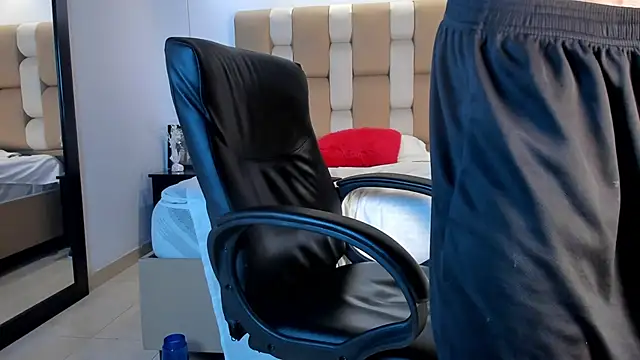 Aaron Scoot online show from December 8, 2024, 12:18 am