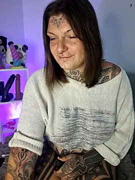 lizzardqueeen online show from November 8, 2025, 7:12 pm