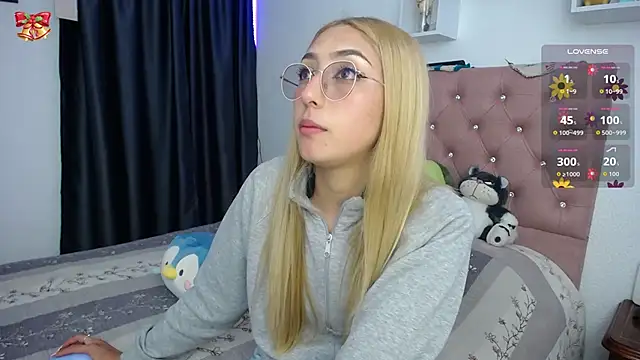 Snapshot of Soffy-brooks chatting on December 15, 2025, 3:33 am Soffy-brooks online show from December 15, 2025, 3:33 am