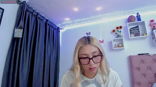 Snapshot of Soffy-brooks chatting on May 31, 2026, 6:42 am Soffy-brooks online show from May 31, 2026, 6:42 am