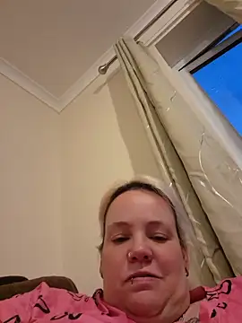 Snapshot of Bigbustedcurvylady chatting on May 15, 2026, 8:16 pm Bigbustedcurvylady online show from May 15, 2026, 8:16 pm