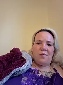 Snapshot of Bigbustedcurvylady chatting on May 18, 2026, 6:25 pm Bigbustedcurvylady online show from May 18, 2026, 6:25 pm