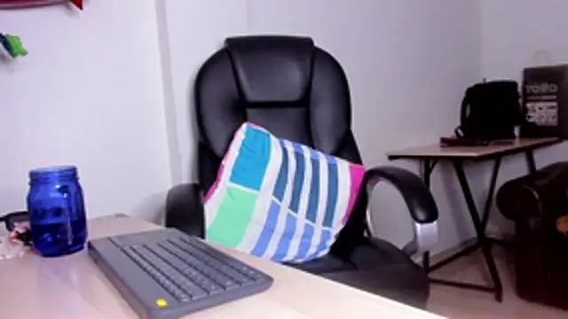 alma fenix online show from April 13, 2026, 4:07 am