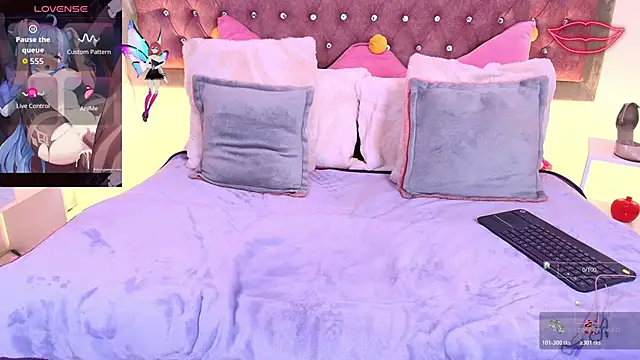 EmmaWilder online show from November 22, 2025, 8:52 pm