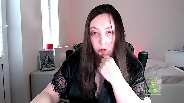 cute and hot online show from April 5, 2026, 3:09 pm