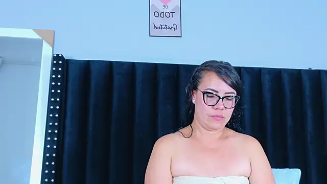 hotlatinateacher online show from February 10, 2026, 6:45 pm