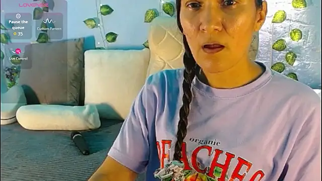 Snapshot of venus_swet_ chatting on October 20, 2025, 12:44 am venus swet online show from October 20, 2025, 12:44 am