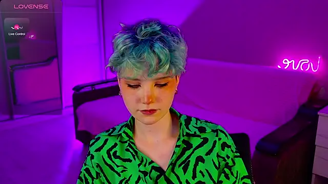 Snapshot of School_Love chatting on December 13, 2024, 4:16 pm School Love online show from December 13, 2024, 4:16 pm