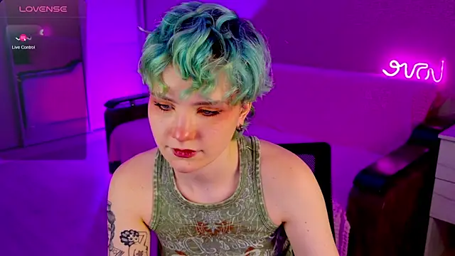 Snapshot of School_Love chatting on January 6, 2025, 4:13 pm School Love online show from January 6, 2025, 4:13 pm