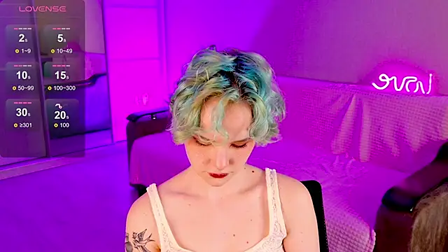 Snapshot of School_Love chatting on March 10, 2025, 1:10 pm School Love online show from March 10, 2025, 1:10 pm