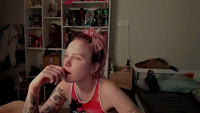 School Love online show from February 16, 2026, 7:04 am