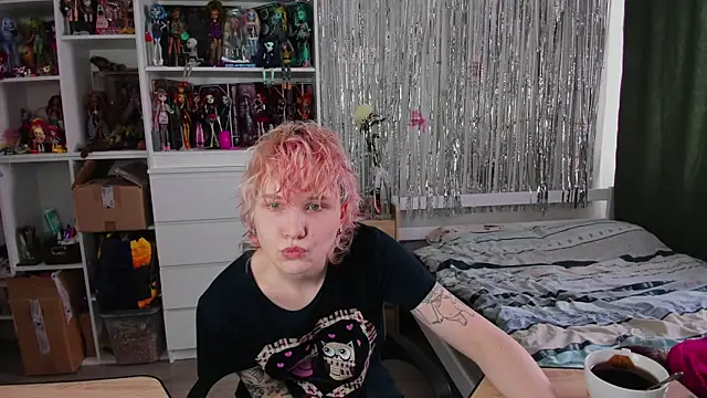 School Love online show from March 27, 2026, 7:03 am