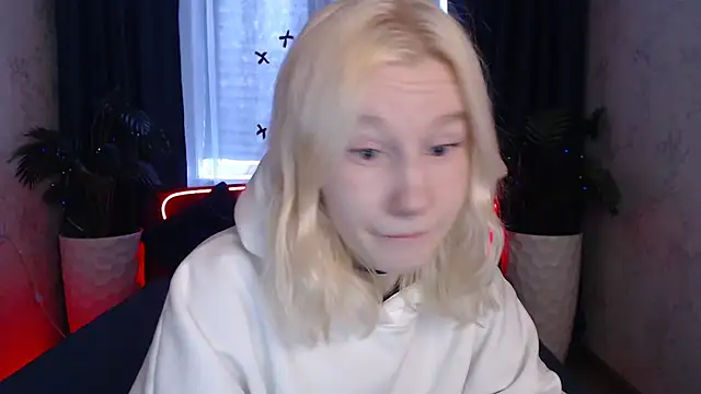 Snapshot of EnigmaSee chatting on February 1, 2026, 8:46 am EnigmaSee online show from February 1, 2026, 8:46 am