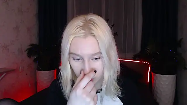 Snapshot of EnigmaSee chatting on February 1, 2026, 9:13 pm EnigmaSee online show from February 1, 2026, 9:13 pm