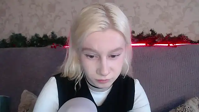 Snapshot of EnigmaSee chatting on February 6, 2026, 2:49 am EnigmaSee online show from February 6, 2026, 2:49 am