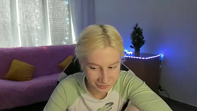 Snapshot of EnigmaSee chatting on February 10, 2026, 4:05 am EnigmaSee online show from February 10, 2026, 4:05 am