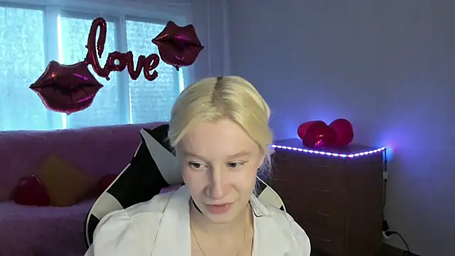 Snapshot of EnigmaSee chatting on February 13, 2026, 9:38 am EnigmaSee online show from February 13, 2026, 9:38 am