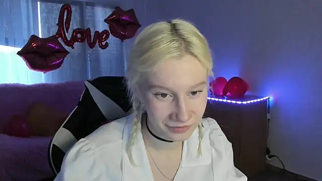 Snapshot of EnigmaSee chatting on February 14, 2026, 1:35 am EnigmaSee online show from February 14, 2026, 1:35 am