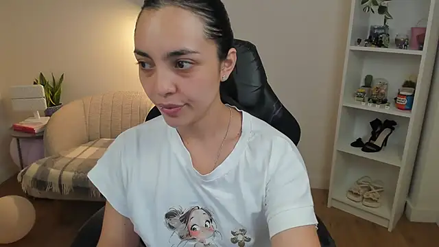  BellaEvans  online show from April 20, 2026, 4:37 am