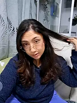 Mia Ruiz online show from October 28, 2025, 2:15 am