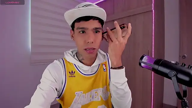 Snapshot of aldrinwhite chatting on January 17, 2025, 2:18 pm aldrinwhite online show from January 17, 2025, 2:18 pm