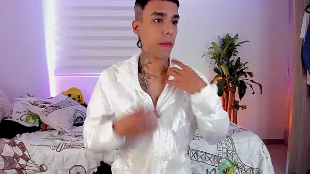 Snapshot of aldrinwhite chatting on September 14, 2025, 5:34 pm aldrinwhite online show from September 14, 2025, 5:34 pm