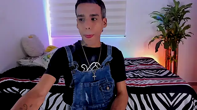 Snapshot of aldrinwhite chatting on November 2, 2025, 5:48 pm aldrinwhite online show from November 2, 2025, 5:48 pm