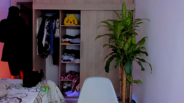 Snapshot of aldrinwhite chatting on November 12, 2025, 8:52 pm aldrinwhite online show from November 12, 2025, 8:52 pm