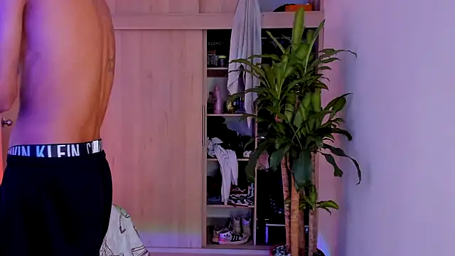 Snapshot of aldrinwhite chatting on November 18, 2025, 4:44 pm aldrinwhite online show from November 18, 2025, 4:44 pm