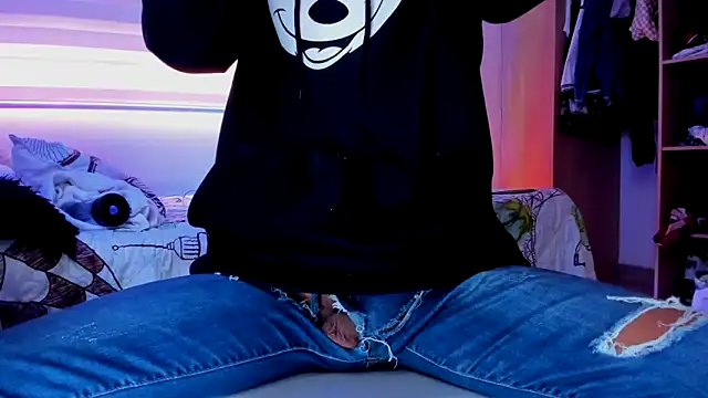 Snapshot of aldrinwhite chatting on November 27, 2025, 4:09 pm aldrinwhite online show from November 27, 2025, 4:09 pm