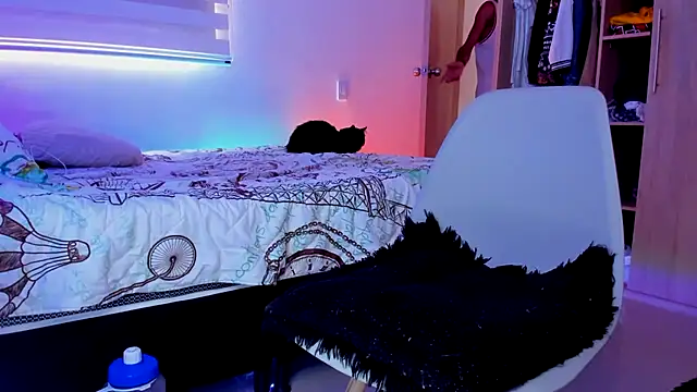 Snapshot of aldrinwhite chatting on December 1, 2025, 4:23 pm aldrinwhite online show from December 1, 2025, 4:23 pm