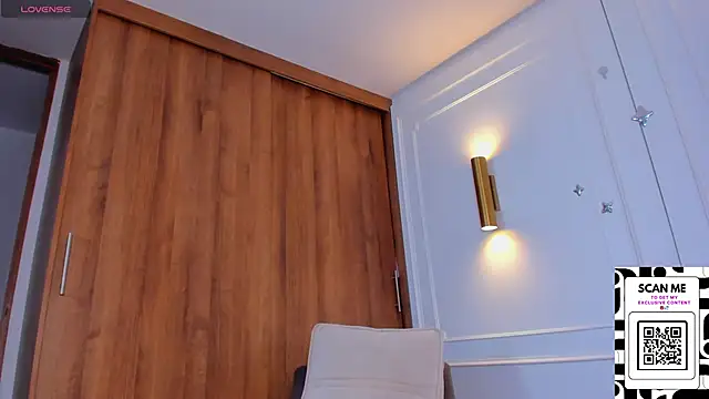 Snapshot of Chrishell_ chatting on March 13, 2025, 4:38 am Chrishell online show from March 13, 2025, 4:38 am