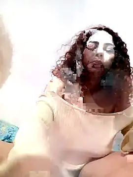 Mommy-Hot online show from November 3, 2025, 3:19 am