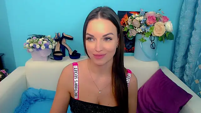 LindaaLu online show from December 11, 2024, 8:04 am