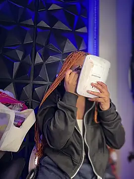 Melany Williams online show from December 1, 2025, 1:16 pm