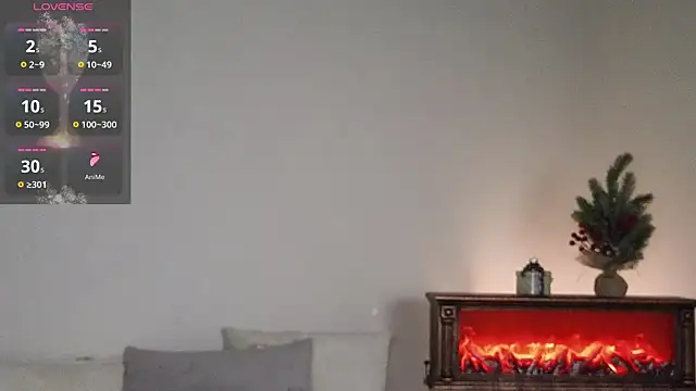 Snapshot of chloi_hes chatting on December 16, 2025, 1:27 pm chloi hes online show from December 16, 2025, 1:27 pm