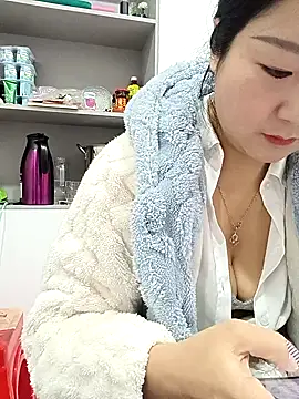 Snapshot of AHL756 chatting on February 26, 2025, 5:53 am AHL756 online show from February 26, 2025, 5:53 am