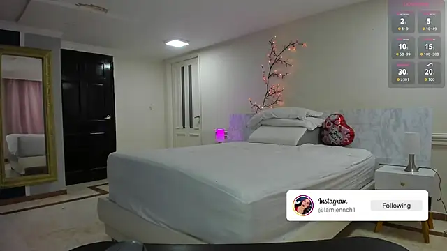 charolbruce 1 online show from February 21, 2026, 11:55 am