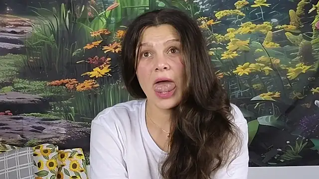 MadameDeFeu online show from October 25, 2025, 12:02 pm