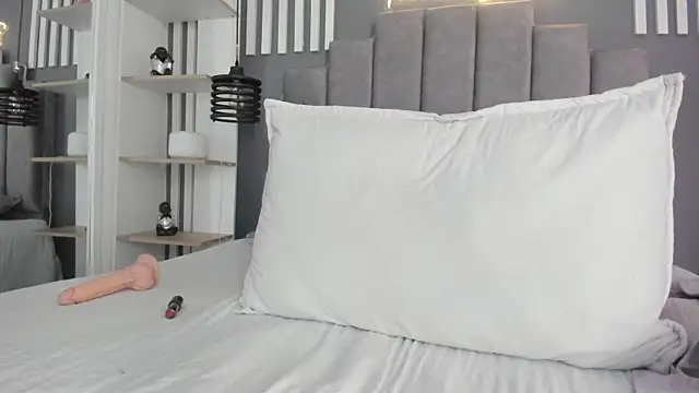 gabriela  gomez online show from February 17, 2025, 2:37 pm