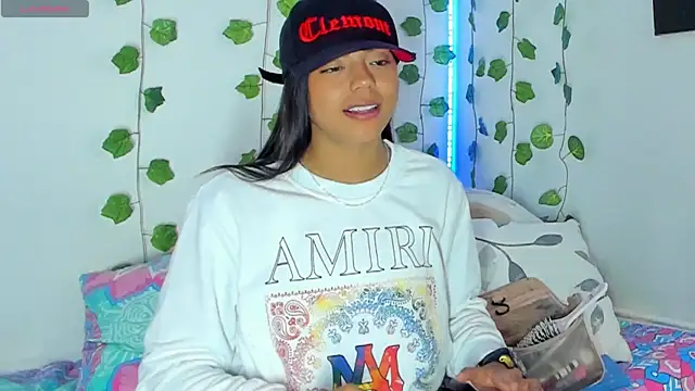 BarbieHotLaura online show from January 18, 2025, 1:30 am