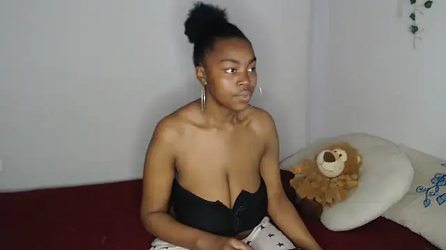 lyssyhorny online show from October 22, 2025, 12:38 pm