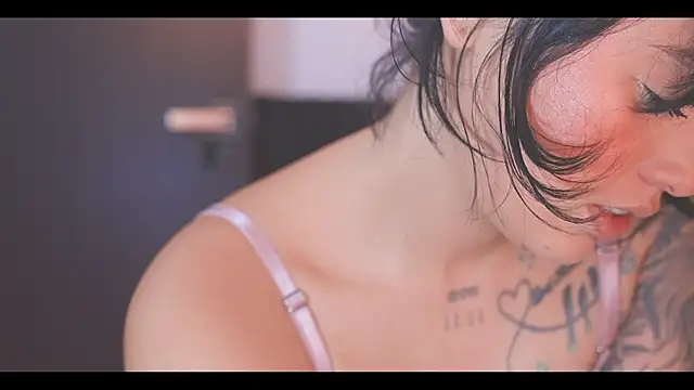 LorenRosse online show from February 7, 2026, 11:30 pm