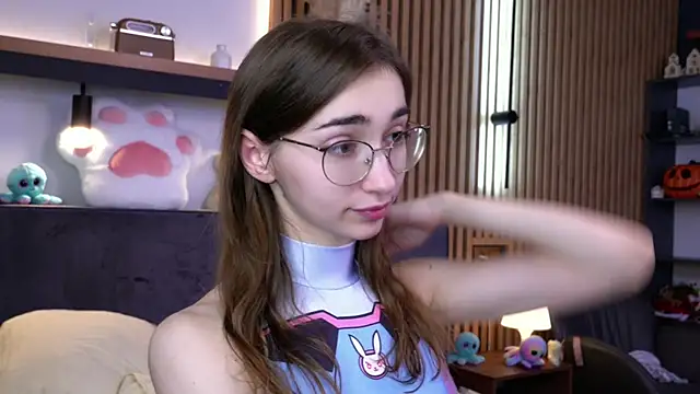 PollyBeev online show from November 13, 2025, 7:29 am