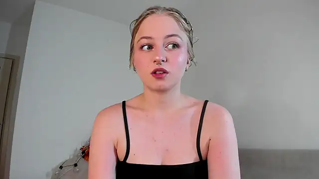 MiaMews online show from November 26, 2025, 1:23 pm