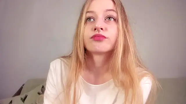 MiaMews online show from April 10, 2026, 6:40 am