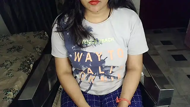 aarushi sharmaa online show from October 18, 2025, 5:25 pm