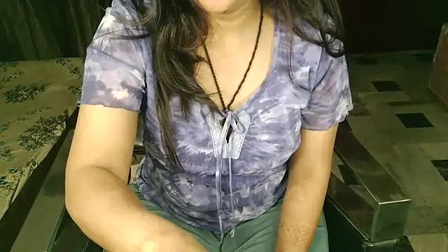 aarushi sharmaa online show from November 17, 2025, 3:01 am