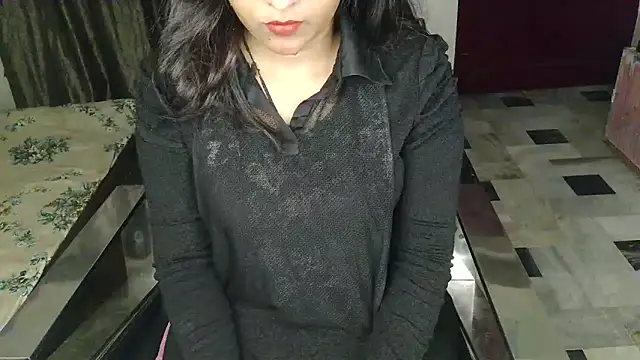 aarushi sharmaa online show from November 27, 2025, 3:47 pm