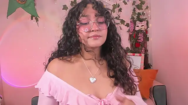 Snapshot of cutepie_uwu_ chatting on February 26, 2025, 11:59 pm cutepie uwu  online show from February 26, 2025, 11:59 pm